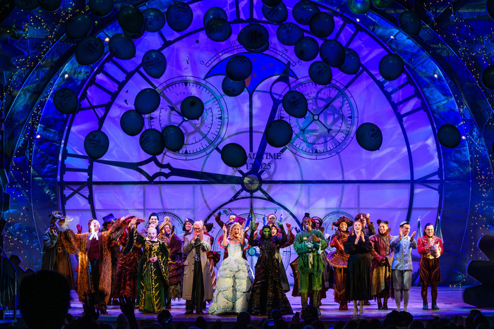 Photos: WICKED Celebrates 18 Years In The West End Image