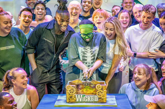 Photos: WICKED Celebrates 18 Years In The West End  Image