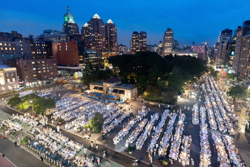 Dîner en Blanc-The Exciting Event in Union Square  Image