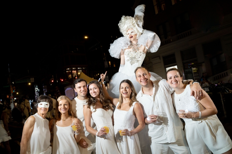 Dîner en Blanc-The Exciting Event in Union Square  Image