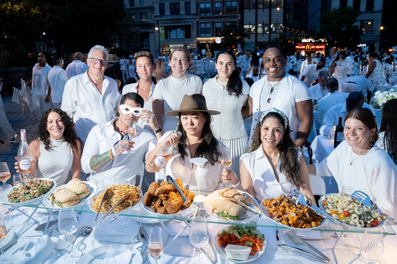 Dîner en Blanc-The Exciting Event in Union Square  Image