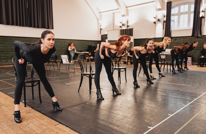 Photos: Faye Brookes, Djalenga Scott, and More in Rehearsal For the UK Tour of CHICAGO  Image