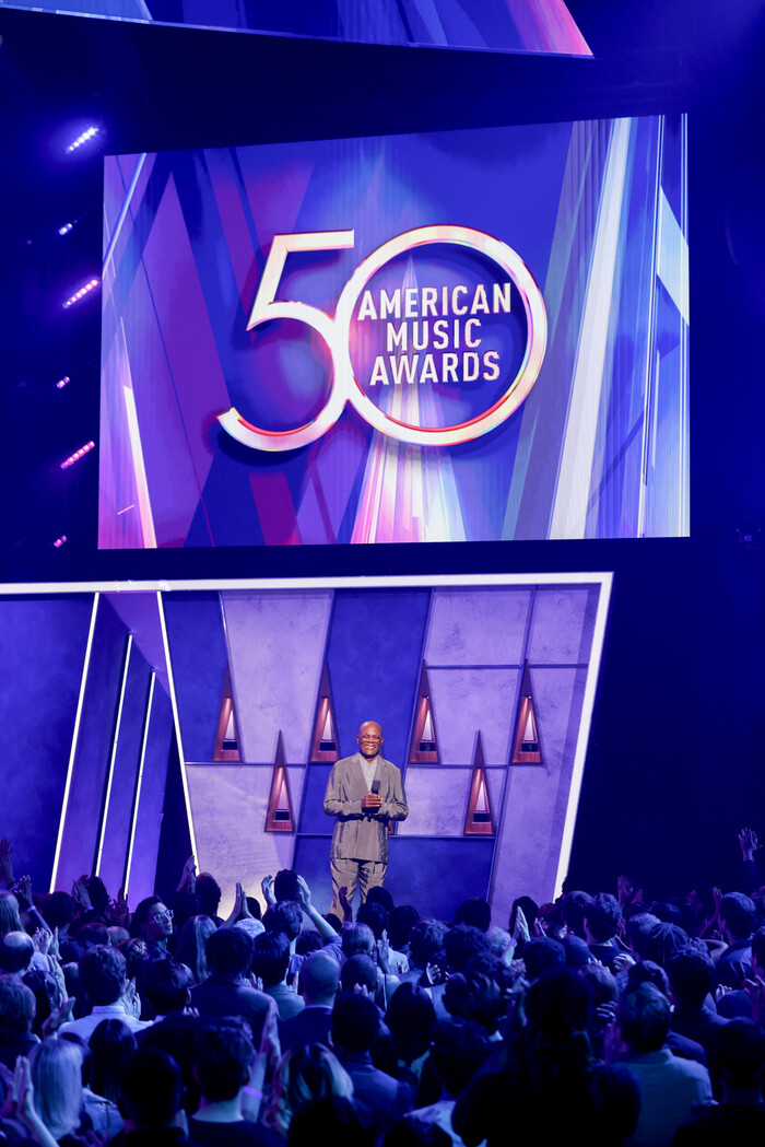 Photos: Jennifer Hudson, Mariah Carey, & More Perform at the AMERICAN MUSIC AWARDS 50TH ANNIVERSARY SPECIAL Image