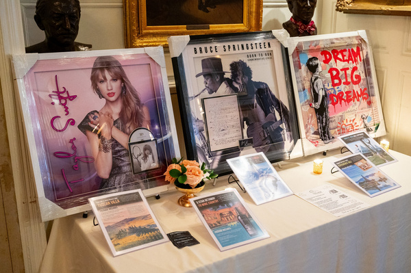 Photos: Go Inside the 2024 Healing TREE Gala With Lea DeLaria, N'Kenge and More Image