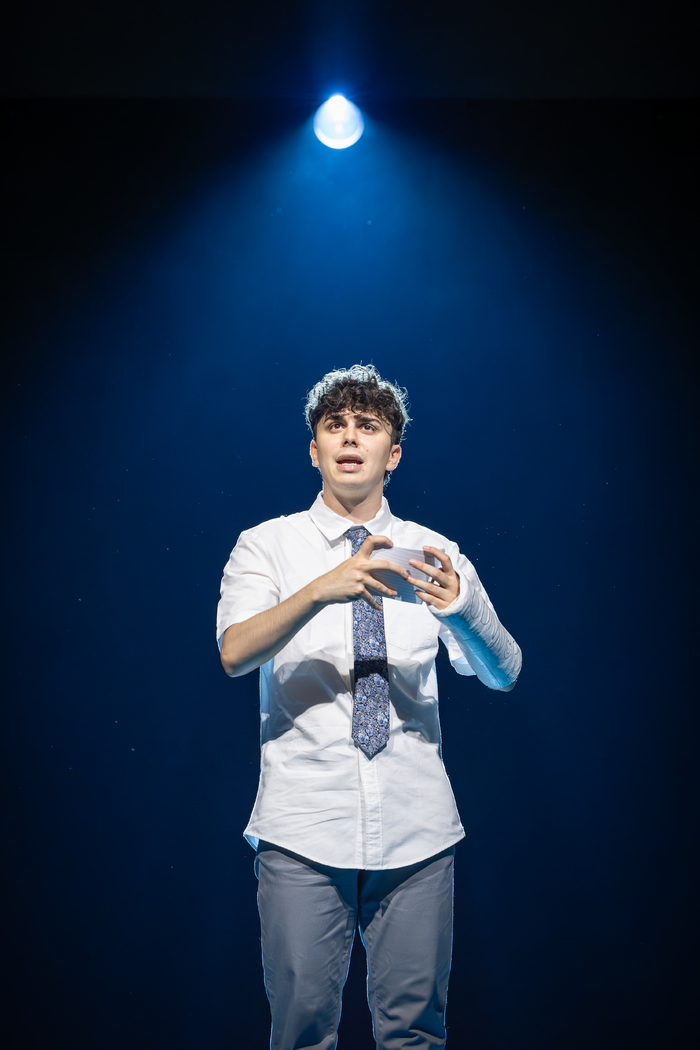 Photos: Further Look at DEAR EVAN HANSEN UK Tour Image