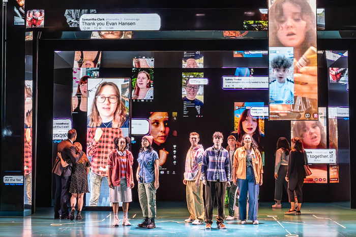 Photos: Further Look at DEAR EVAN HANSEN UK Tour Image