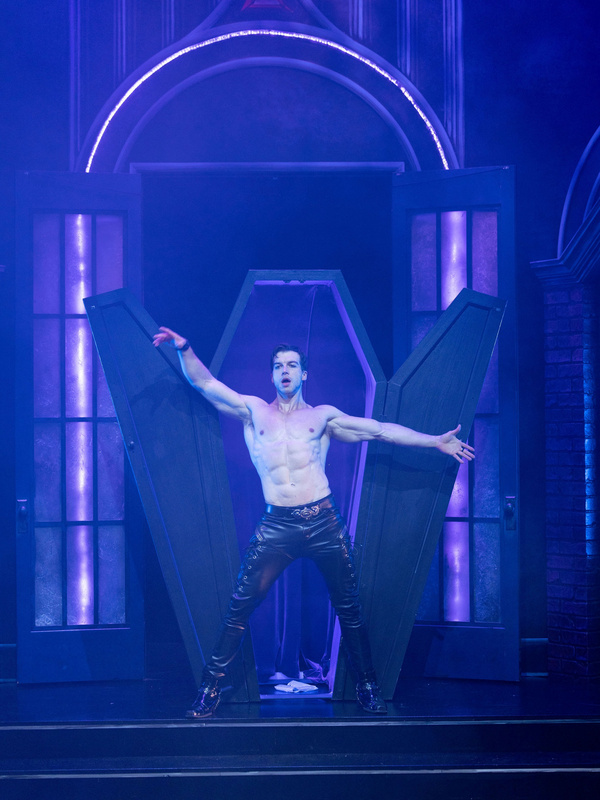 Photos: DRACULA: A COMEDY OF TERRORS at Ensemble Theatre Company Image