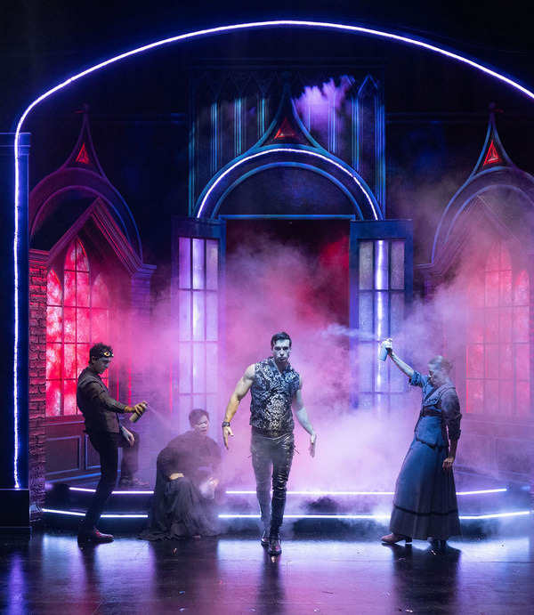 Photos: DRACULA: A COMEDY OF TERRORS at Ensemble Theatre Company Image