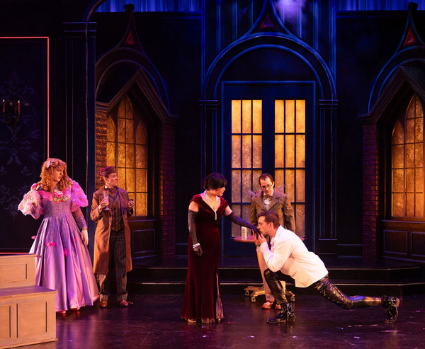 Photos: DRACULA: A COMEDY OF TERRORS at Ensemble Theatre Company  Image