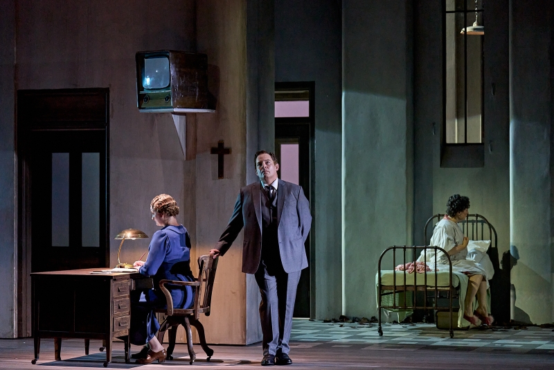 Review: THE TURN OF THE SCREW, London Coliseum Image