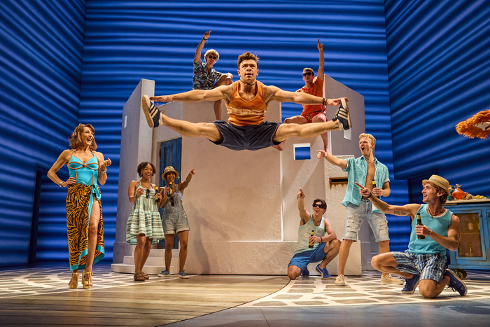 Photos: New Cast Joins MAMMA MIA! in London  Image