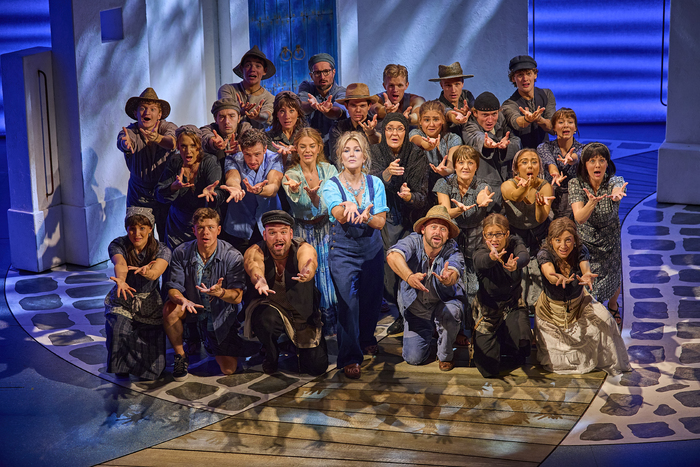 Photos: New Cast Joins MAMMA MIA! in London  Image