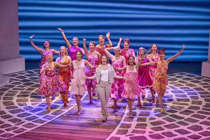 Photos: New Cast Joins MAMMA MIA! in London  Image