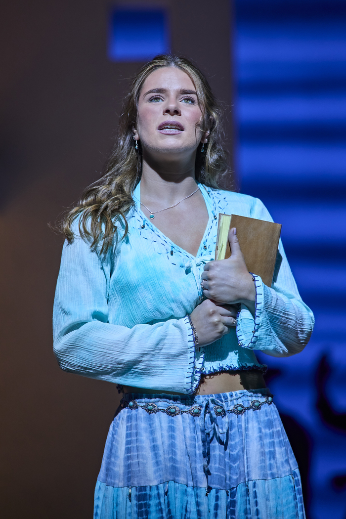 Photos: New Cast Joins MAMMA MIA! in London Image