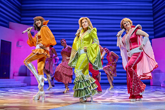 Photos: New Cast Joins MAMMA MIA! in London  Image