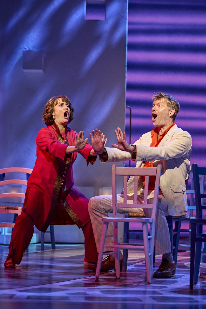 Photos: New Cast Joins MAMMA MIA! in London  Image