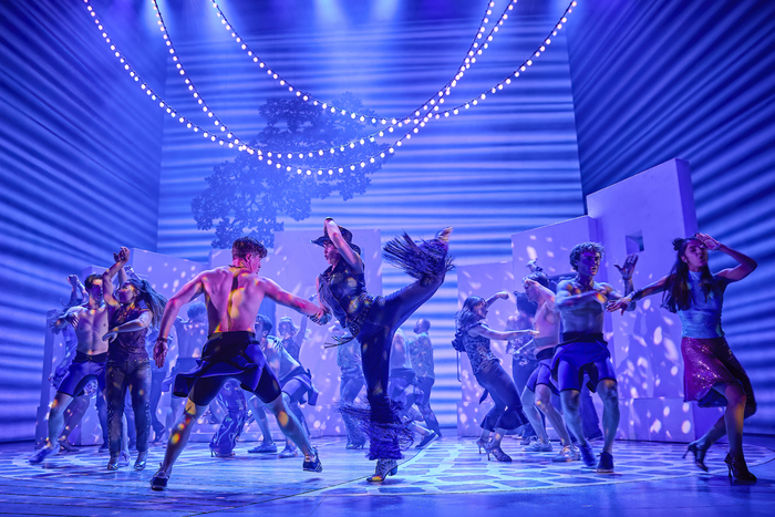 Photos: New Cast Joins MAMMA MIA! in London  Image