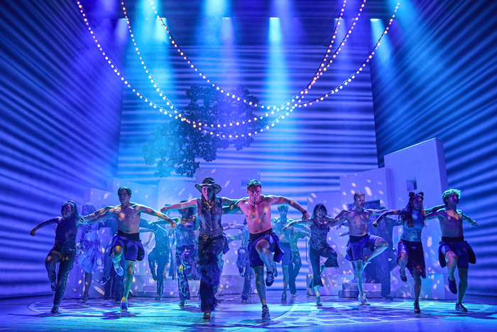 Photos: New Cast Joins MAMMA MIA! in London  Image