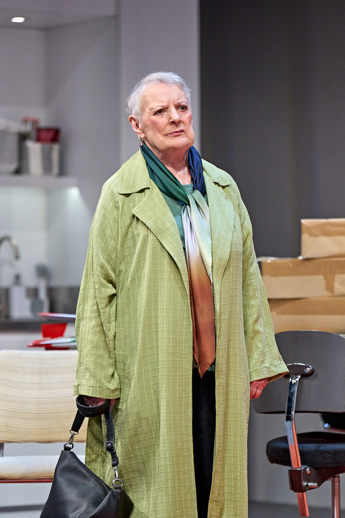 Photos: Mark Strong, Lesley Manville, and More Star In OEDIPUS West End Image