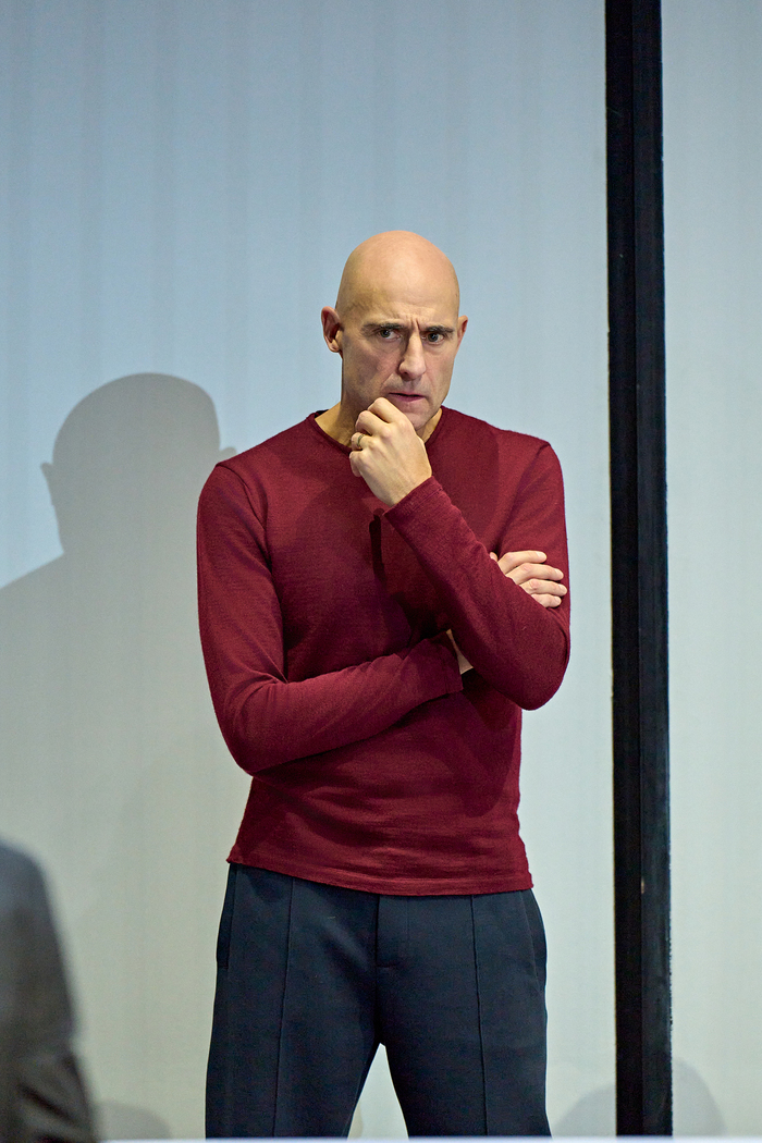 Photos: Mark Strong, Lesley Manville, and More Star In OEDIPUS West End Image