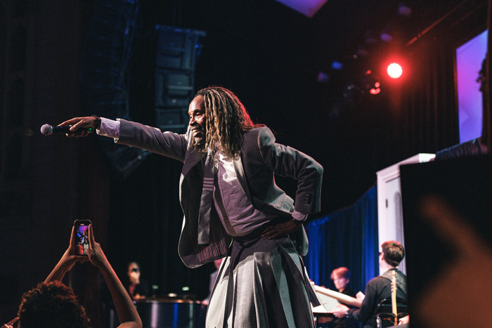 Photos: Anne Hathaway, Billy Porter & More at BROADWAY RALLIES FOR KAMALA! Image