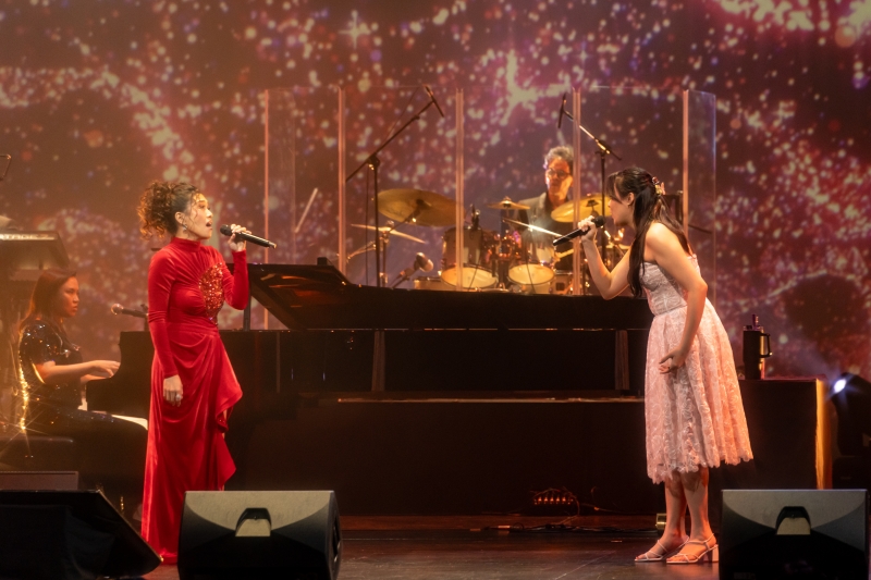 Review: Rachelle Ann Go Mesmerizes at Esplanade Debut  Image