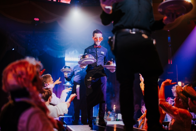 Review: TONI MÖRWALD'S PALAZZO at Spiegelpalast Image