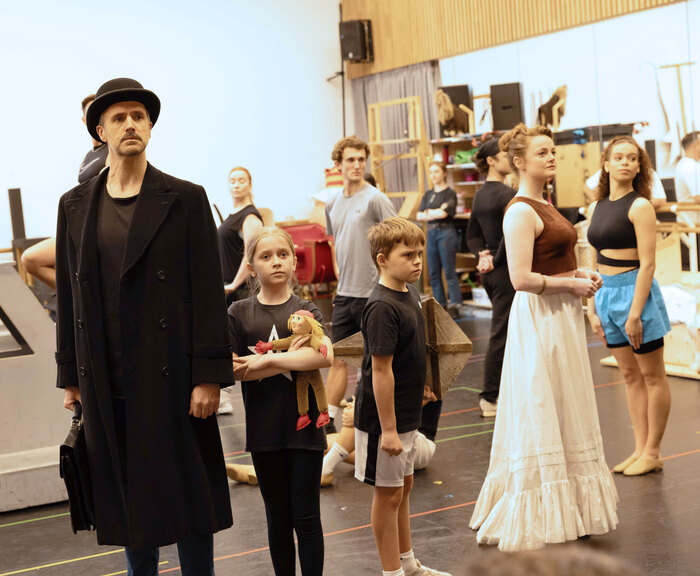 Photos/Video: MARY POPPINS UK Tour in Rehearsal  Image