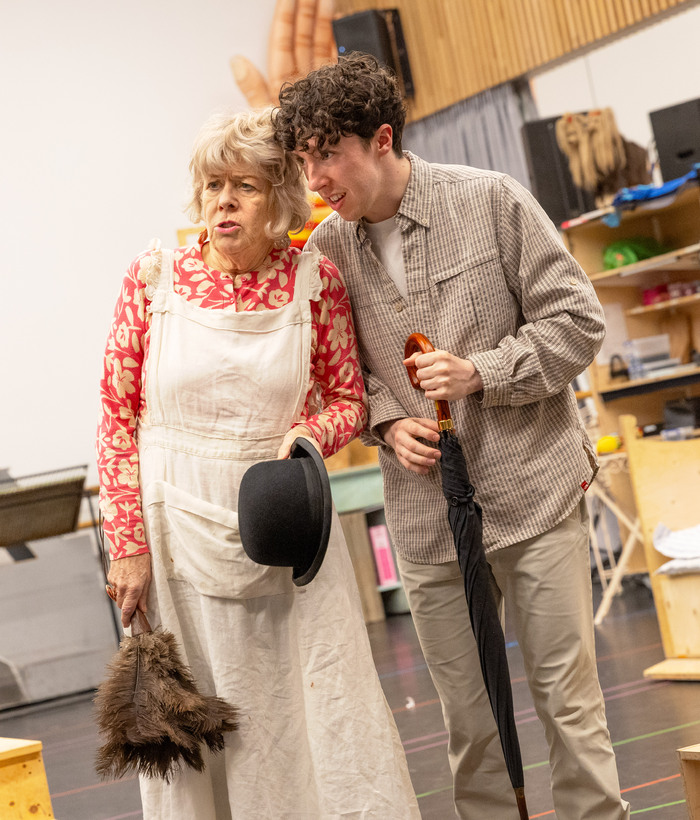 Photos/Video: MARY POPPINS UK Tour in Rehearsal Image