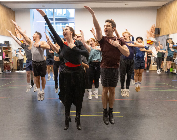 Photos/Video: MARY POPPINS UK Tour in Rehearsal Image