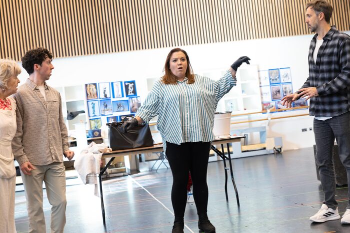 Photos/Video: MARY POPPINS UK Tour in Rehearsal Image