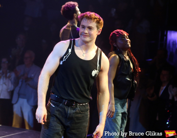 Photos: Rachel Zegler, Kit Connor, and the ROMEO + JULIET Cast Take Opening Night Bows  Image