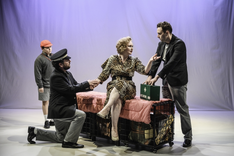 Review: HOW TO SURVIVE YOUR MOTHER, King's Head Theatre Image