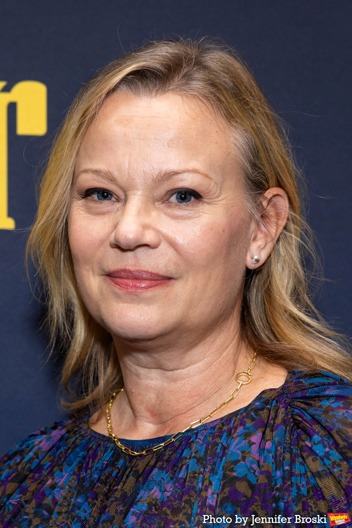 Samantha Mathis Photo