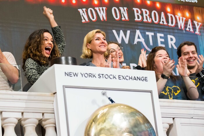 Photos: WATER FOR ELEPHANTS Rings the Opening Bell at the New York Stock Exchange Image