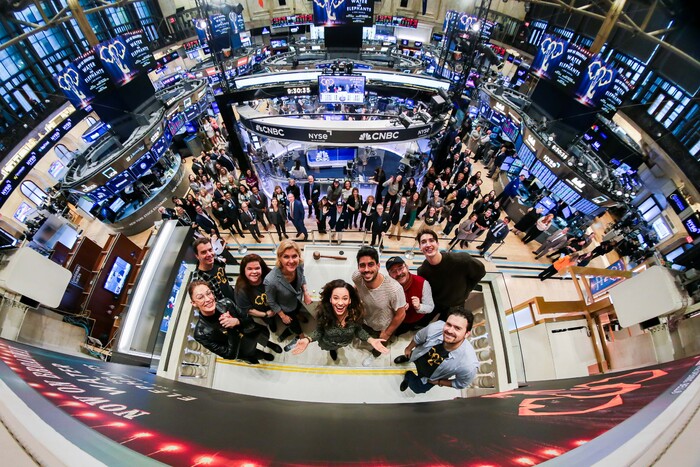 Photos: WATER FOR ELEPHANTS Rings the Opening Bell at the New York Stock Exchange Image
