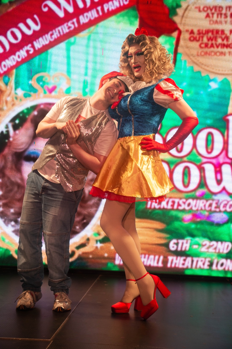 Photos: SNOW WHITE Pantomime at Vauxhall Theatre  Image