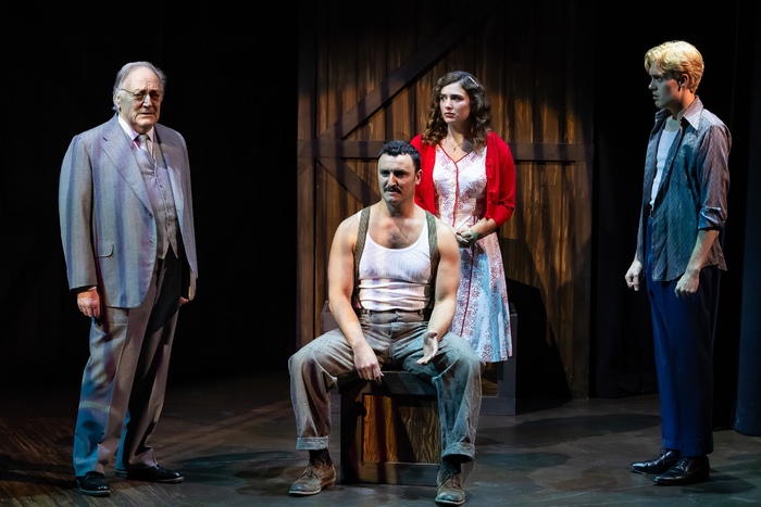 Photos: A VIEW FROM THE BRIDGE at Laguna Playhouse  Image