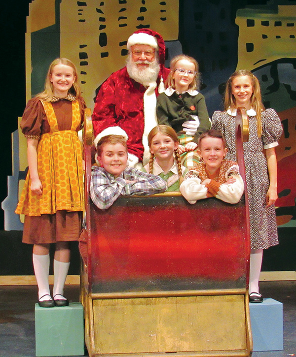 Photos: MIRACLE ON 34TH STREET: THE MUSICAL At Circa '21 Dinner Playhouse  Image