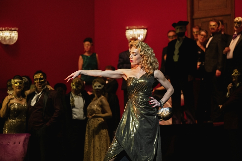 Review: THE TALES OF HOFFMANN, Royal Ballet and Opera  Image