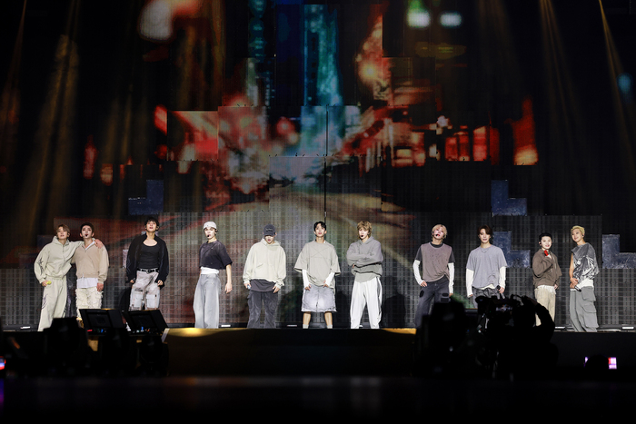 Photos: SEVENTEEN Wraps U.S. Leg of ‘Right Here’ World Tour Image