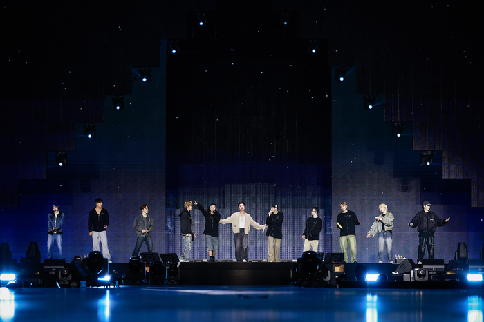 Photos: SEVENTEEN Wraps U.S. Leg of ‘Right Here’ World Tour Image