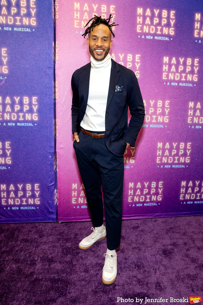 Photos: MAYBE HAPPY ENDING Red Carpet Arrivals Image
