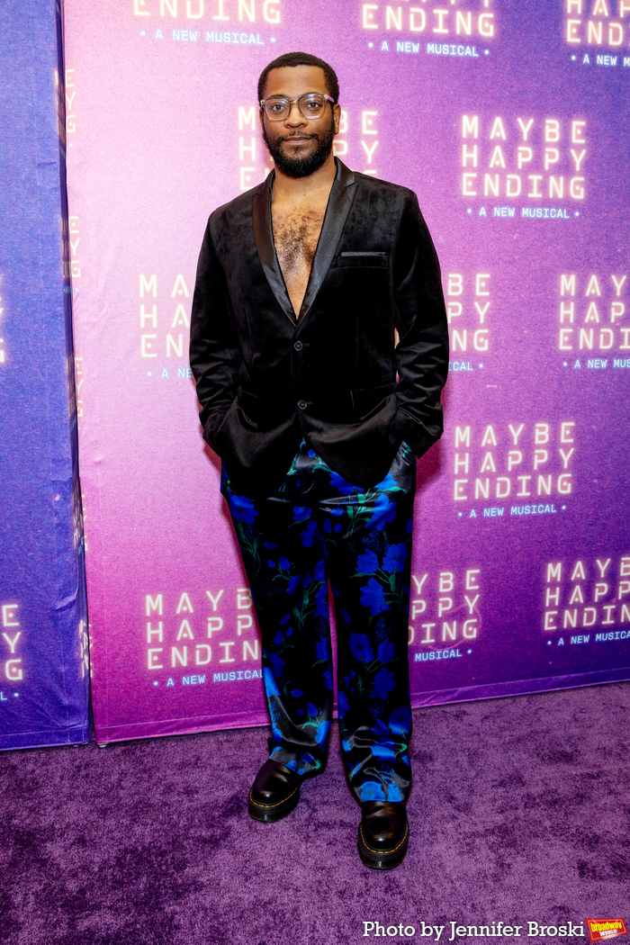 Photos: MAYBE HAPPY ENDING Red Carpet Arrivals Image