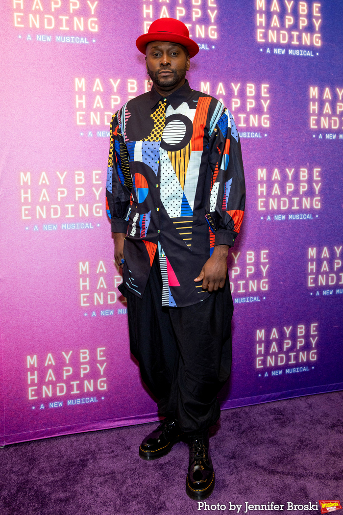 Photos: MAYBE HAPPY ENDING Red Carpet Arrivals Image