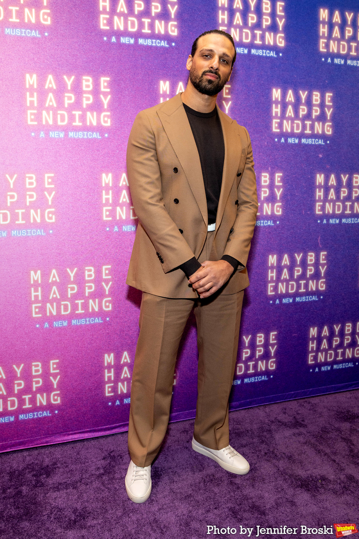 Photos: MAYBE HAPPY ENDING Red Carpet Arrivals Image
