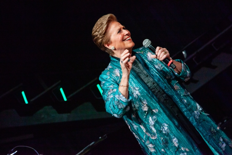 Review: Lorna Dallas Picture Perfect In SNAPSHOTS at Chelsea Table + Stage Image