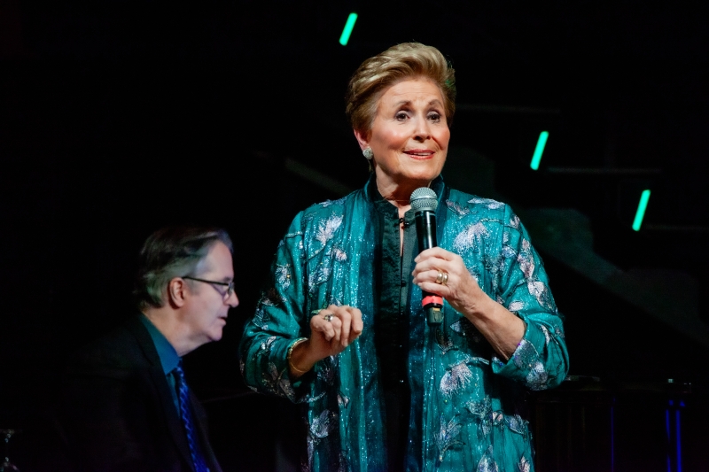 Review: Lorna Dallas Picture Perfect In SNAPSHOTS at Chelsea Table + Stage Image