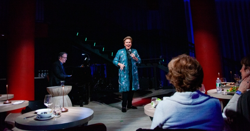 Review: Lorna Dallas Picture Perfect In SNAPSHOTS at Chelsea Table + Stage Image