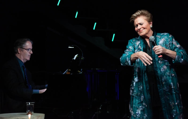 Review: Lorna Dallas Picture Perfect In SNAPSHOTS at Chelsea Table + Stage Image